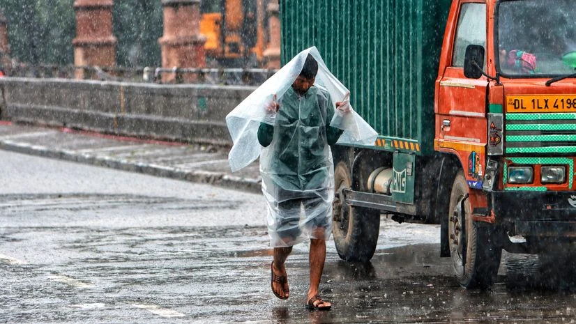 Rains lashes Delhi-NCR leading to waterlogging; more showers expected | India News Delhi Rains, Rain