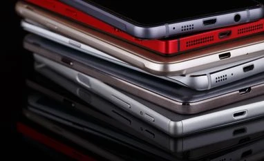 Smartphone sales fall 3% as apparel grows 6-8% during festive season mobile, Automobile, Phone, Smartphone