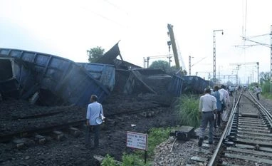 Railway track tampered with in Surat, police suspect sabotage attempt Train derailed, Mathura train derailed