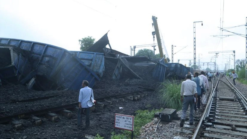 Railway track tampered with in Surat, police suspect sabotage attempt | India News Train derailed, Mathura train derailed
