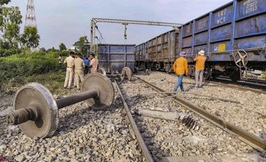 Over 20 wagons of coal train derail in Bilaspur division of Chhattisgarh Train derailed, Jalpaiguri train derailed