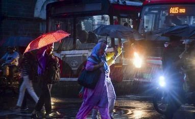 Heavy rain partially affects normal life in several parts of West Bengal Mumbai Rains