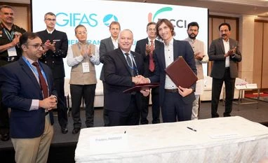 100 representatives from 60 French companies arrived New Delhi 100 representatives from 60 French companies arrived New Delhi