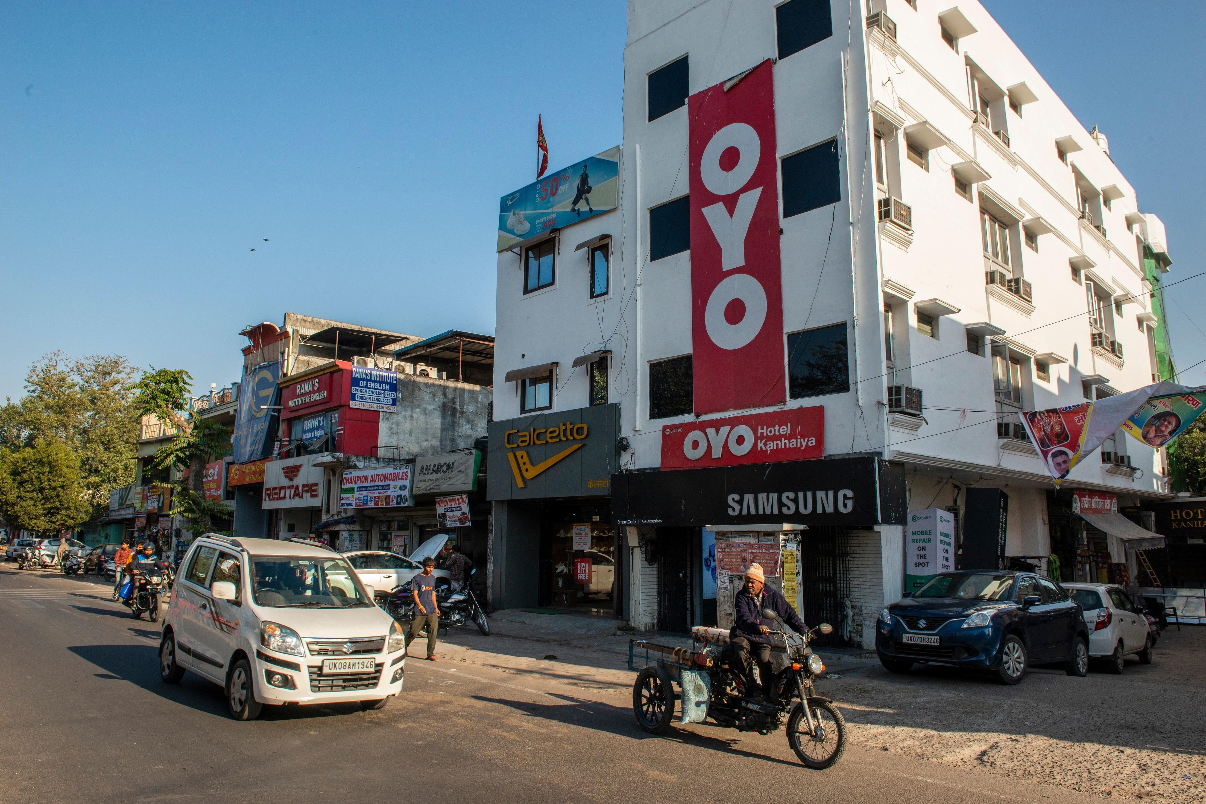 OYO Rooms Booking: Aadhaar card is no longer required to book an OYO room! Learn all the details here.