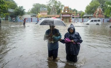 Tamil Nadu: Intense rain lashes Madurai, causes disruption in daily lives Rain, Chennai Rains