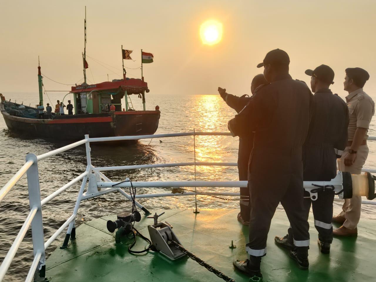 Coast Guard conducts 'Sagar Kavach' exercise along Maharashtra, Goa coast |  External Affairs Defence Security News - Business Standard