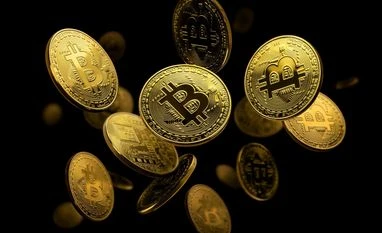 Crypto fails to cheer Fed rate cut; BTC dips below $93k, ETH slips to $3.2k Bitcoin