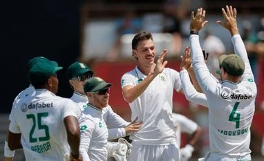 Sri Lanka fights back with 205-5 in chase of 348 in 2nd Test vs Proteas South Africa celebrating wicket against Sri Lanka in Durban