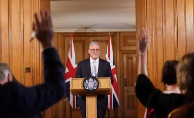 UK crackdown: Employers underpaying migrant workers to face penalties Keir Starmer