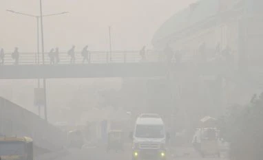 Delhi's air still in 'severe' category despite light rainfall, AQI at 402 New Delhi Fog, Fog