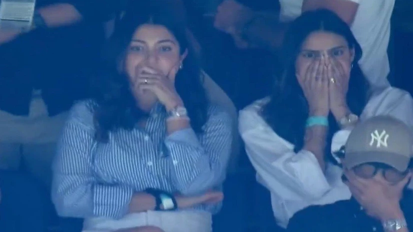 Anushka Sharma, Athiya Shetty reaction goes viral Anushka Sharma, Athiya Shetty reaction goes viral