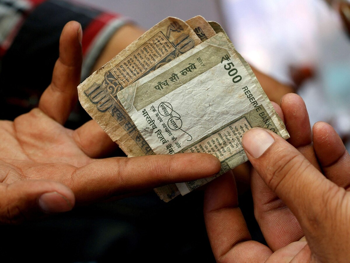 Rupee rises 10 paise to 86.71 against US dollar during early trade |  Finance News - Business Standard