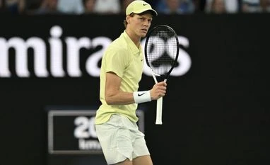 Sinner beats Shelton to reach Wimbledon semis despite elbow injury Jannik Sinner