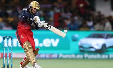 WPL 2025 MI vs RCB HIGHLIGHTS: Smriti stars as RCB end MI's unbeaten run at Brabourne MI vs RCB highlights