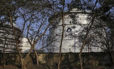 India's spot oil demand dips as Russian supply nears normal levels Reliance, Storage tank