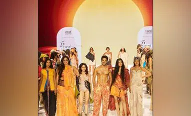 Own the Sun: Ishaan Khatter & Lakm Sun Expert Turn SPF Into the Ultimate Fashion Must-Have at the Saaksha & Kinni Show Own the Sun: Ishaan Khatter & Lakm Sun Expert Turn SPF Into the Ultimate Fashion Must-Have at the Saaksha & Kinni Show