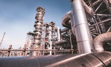 Govt to hold pre-emption right over oil, gas in emergency: Draft rules Oil field