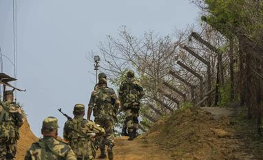 Pakistani troops continue unprovoked firing along LoC in J-K for 10th day BSF, Army, India Bangladesh border