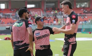 Ponting convinced foreign players to stay back: PBKS CEO Satish Menon Ponting with PBKS players