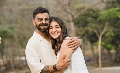 IPL 2025: Virat Kohli spotted at UP's Vrindavan ahead of KKR vs RCB match Virat Kohli and his wife Anushka Sharma