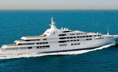 Yachts Over 40m: Your Golden Ticket to Dubai Yachts Over 40m: Your Golden Ticket to Dubai