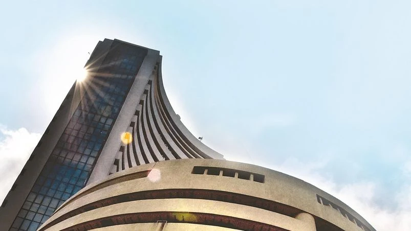 Stock Market LIVE Updates: Sensex jumps 700 pts, Nifty tops 24,950; oil prices ease Stock Market LIVE Updates: Sensex jumps 700 pts, Nifty tops 24,950; oil prices ease