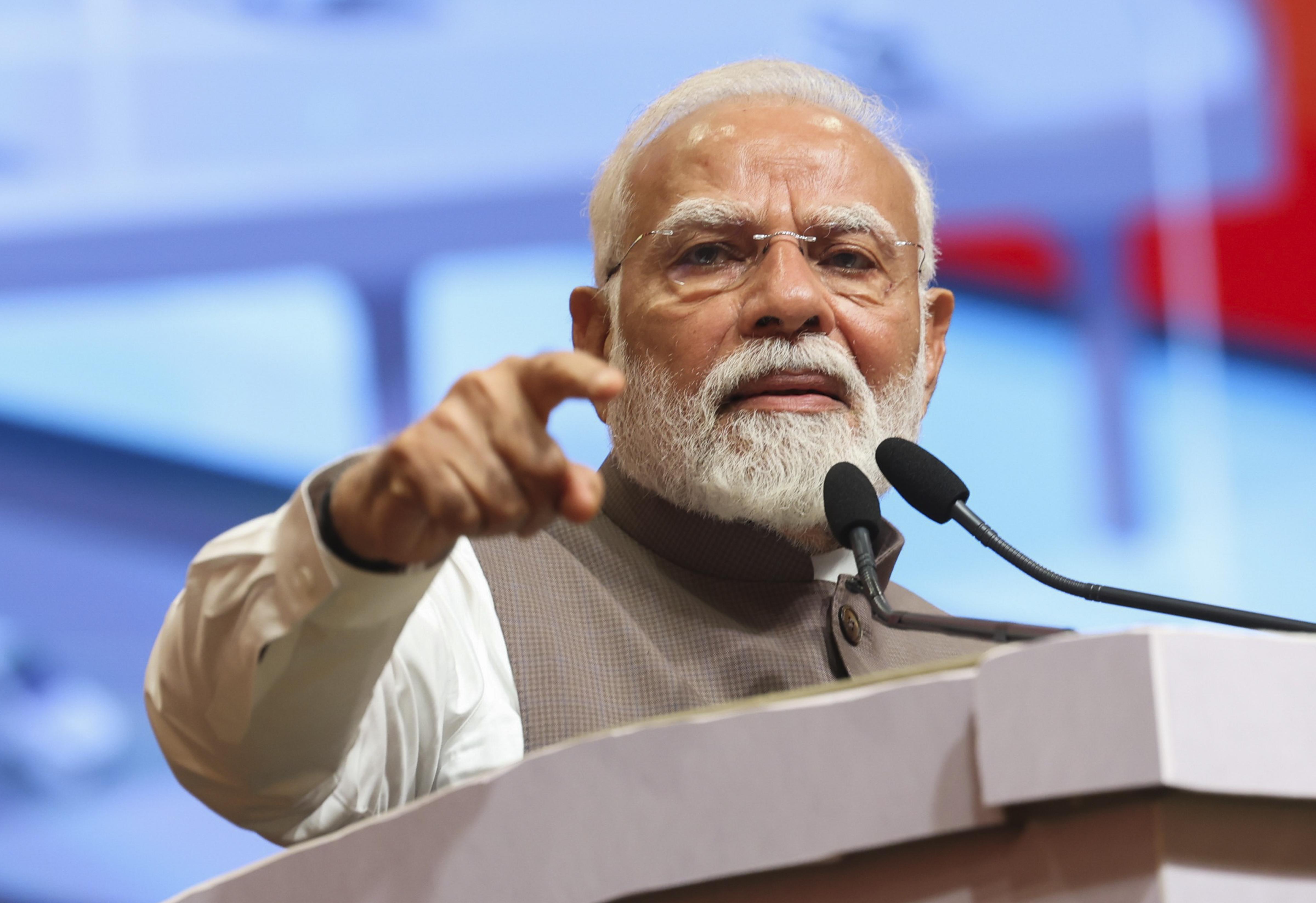 Modi warns BJP leaders in Bihar over switching sides and family politics