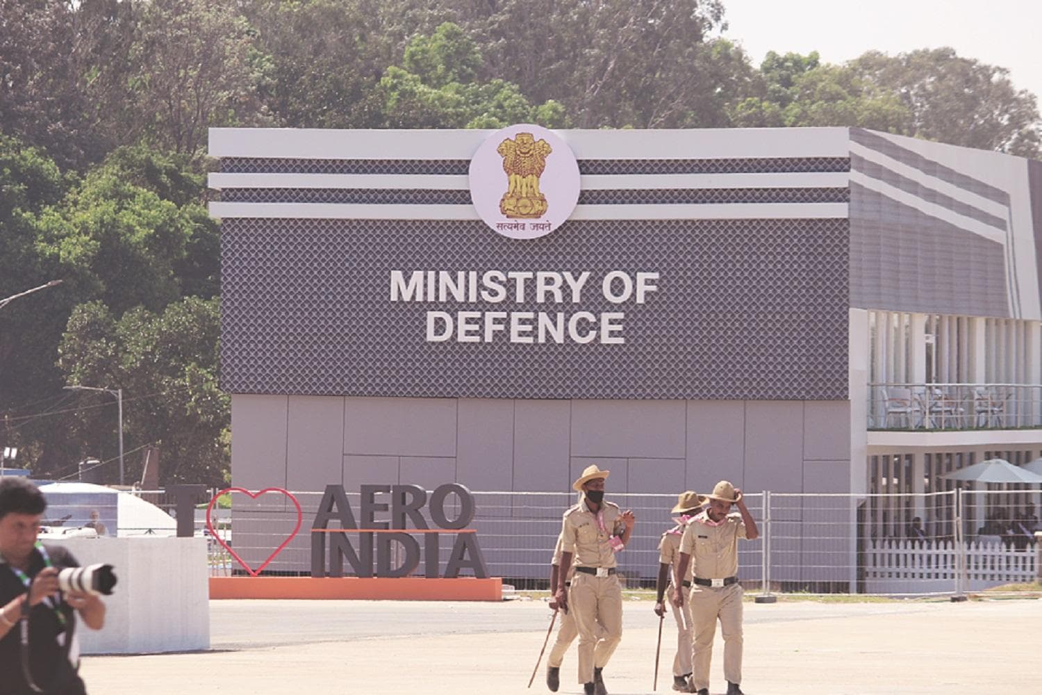 Defence ministry issues EoI for indigenous 1000-kg aerial bomb for IAF