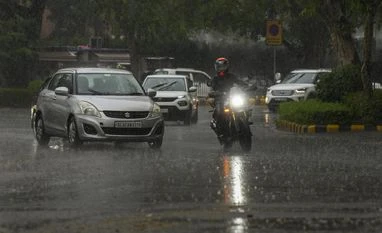 Light rain, thunderstorms expected in Delhi today, AQI drops to 146 Rains, New Delhi Rains, Delhi rains