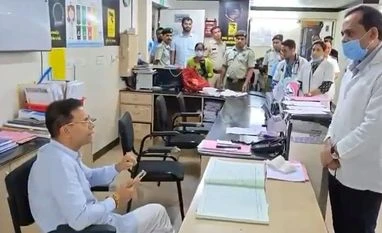 Goa health minister apologises to doctors amid GMC protest unrest Vishwajit Rane arguing with CMO Dr Rudresh Kuttikar