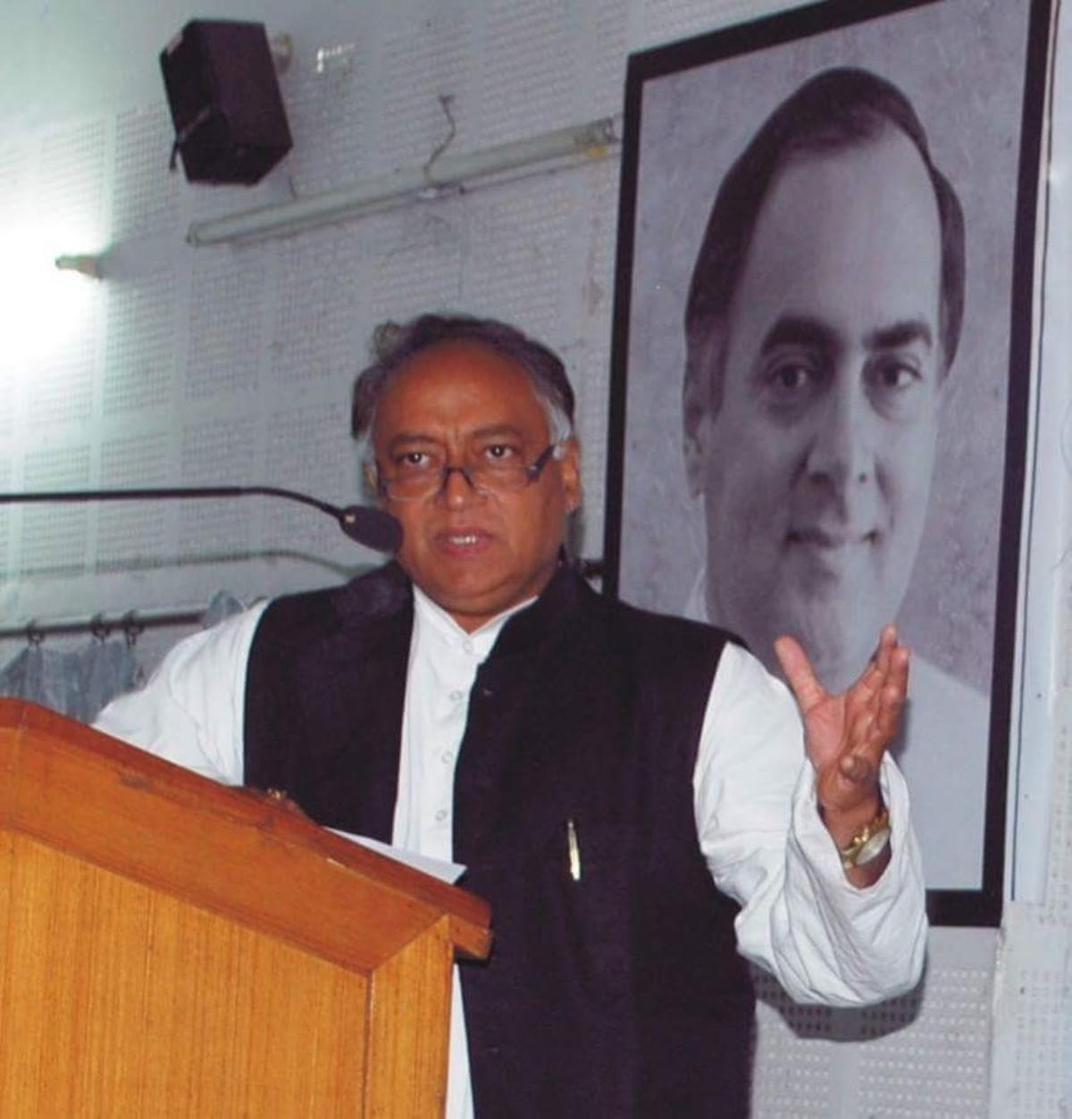 Congress expels Digvijaya Singh's brother for 'anti-party activities'