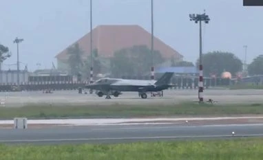 Watch: British F-35 jet finally takes off from Kerala after 5 weeks F-35 fighter jet