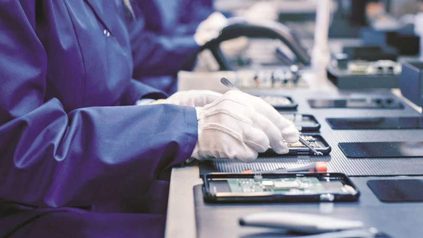 Foxconn, Apple, iPhone 17, India production, China engineers, MeitY, Apple expansion, iPhone exports, iPhone 17 Air, supply chain, technology transfer Foxconn, Apple, iPhone 17, India production, China engineers, MeitY, Apple expansion, iPhone exports, iPhone 17 Air, supply chain, technology transfer