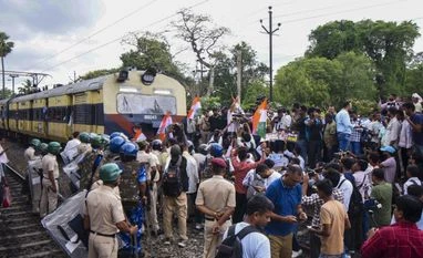 Workers of oppn parties disrupt rail, road traffic to enforce 'Bihar Bandh' Bihar Bandh, Bandh, shutdown