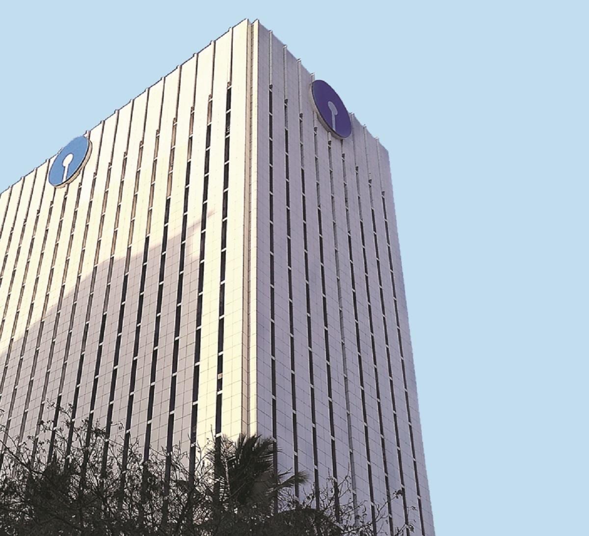 Trading ban upends State Bank of India's $5 billion short, forces unwind