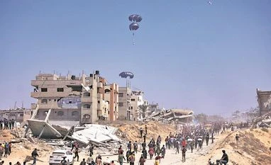 Israeli fire kills dozens in Gaza, aid delivery remains chaotic: Officials gaza