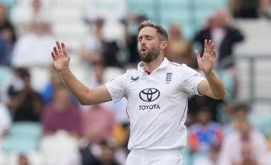 Woakes may choose rehab over surgery to stay fit for Ashes series Chris Woakes