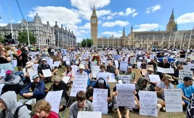 UK police make over 500 arrests in largest Palestine Action protest uk parliament square protest, palestine