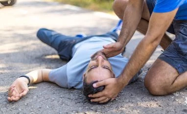 What to do if someone faints: First-aid tips and signs of emergency fainting, men's health