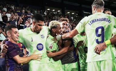 Barcelona continues winning streak in La Liga with 3-2 win vs Levante FC Barcelona