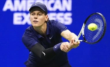 Sinner begins ATP Finals title defense with win over Auger-Aliassime Jannik Sinner