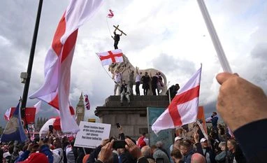 UK crackdown: 2,000 firms lose sponsor licences over immigrant visa abuse UK protests, London, anti immigration