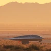 The United States Air Force's B-21 "Raider", the long-range stealth bomber that can be armed with nuclear weapons, rolls onto the runway at Northrop Grumman's site at Air Force Plant 42, during its first flight on November 10, 2023 (Photo: Reuters)