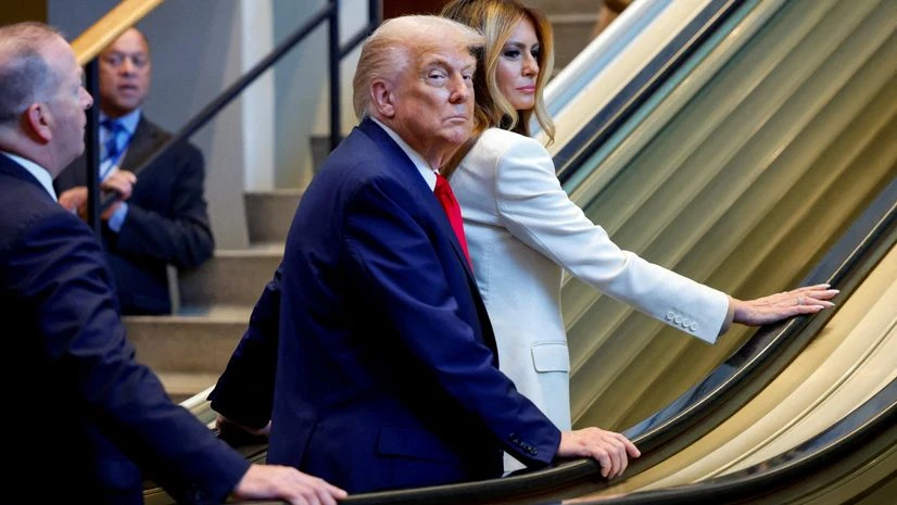 trump, Melania, US escalator mishap trump, Melania, US escalator mishap