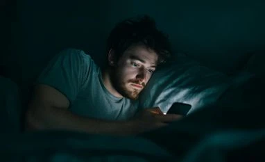 Pings that sting: Why too many phone notifications may be bad for your heart notifications and digital overload, phone use, screentime