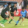 India high-five, shake hands with PAK hockey players in Sultan Of Johor Cup