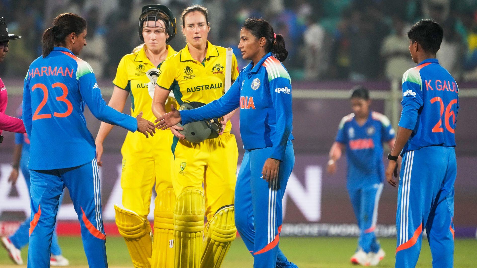 batsmen chasing target under lights