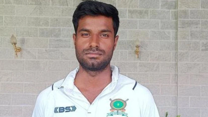 6,6,6,6,6,6,6,6.... रणजी इतिहास का बना सबसे बड़ा रिकॉर्ड, इस बल्लेबाज ने मात्र 11 बॉल पर ही ठोक दी फिफ्टी 2 Akash Choudhary hits six sixes in an over, breaks FC record for fastest 50 | Cricket News - Business Standard