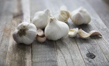 From heart health to drug interactions: Here's how garlic benefits body garlic