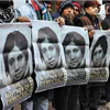Supporters hold posters of Bangladesh's former prime minister Khaleda Zia following her death in Dhaka on December 30, 2025 (Photo: Reuters)